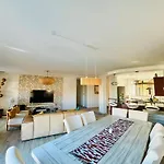 Zals -Luxury Accommodation Island Club Century City
