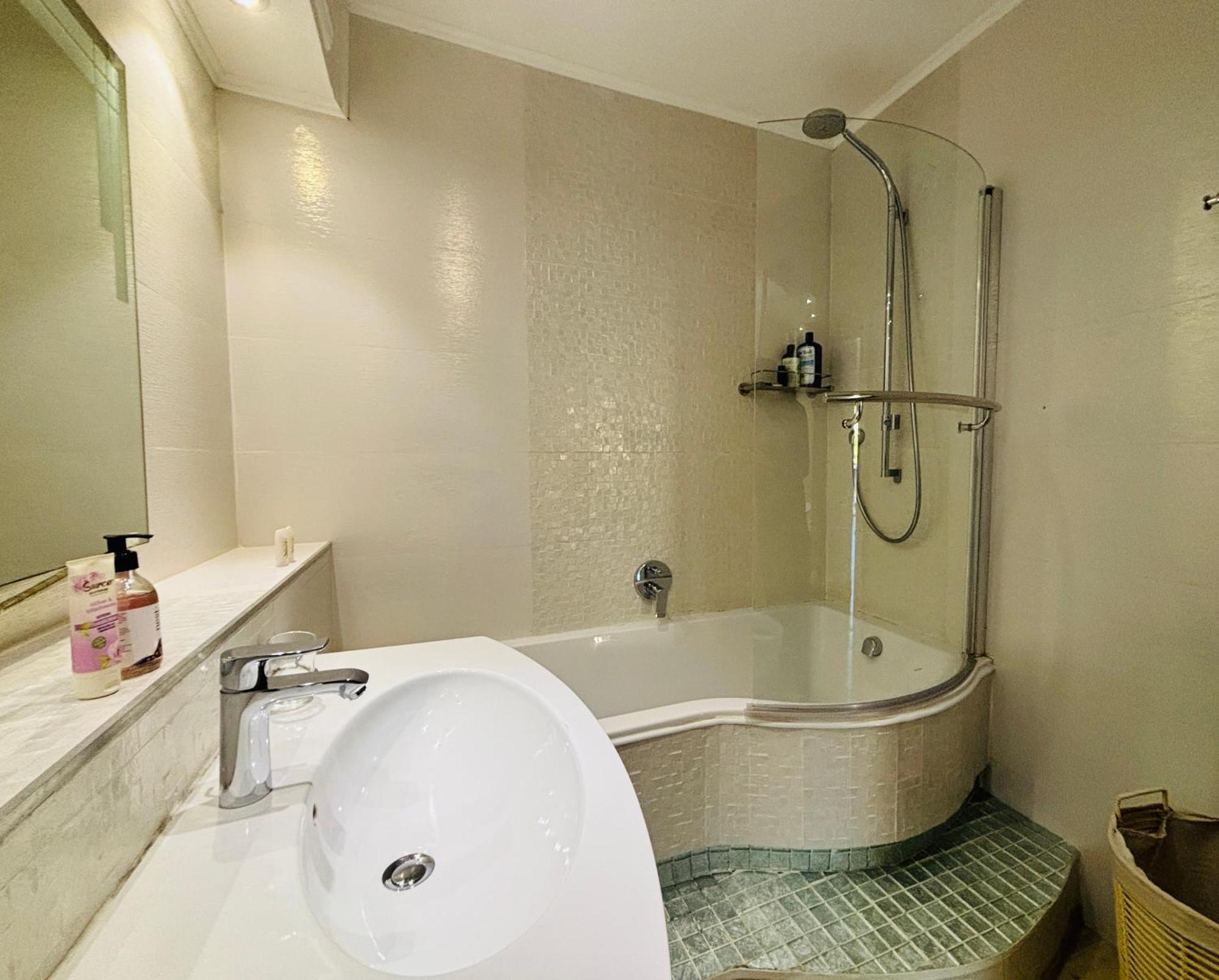 Zals -luxury Island Club Century Cape Town