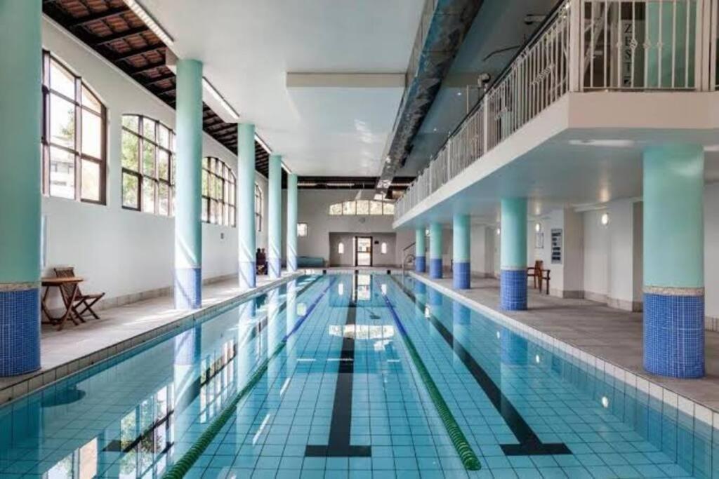 Zals -luxury Island Club Century Cape Town
